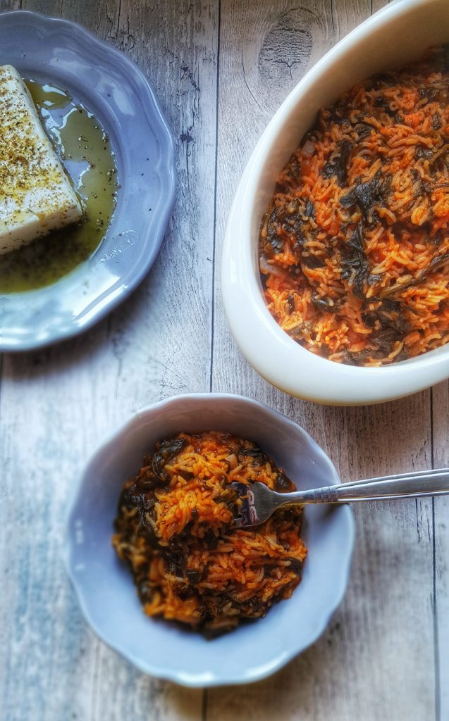 Vegetarian Greek spanakorizo with tomato